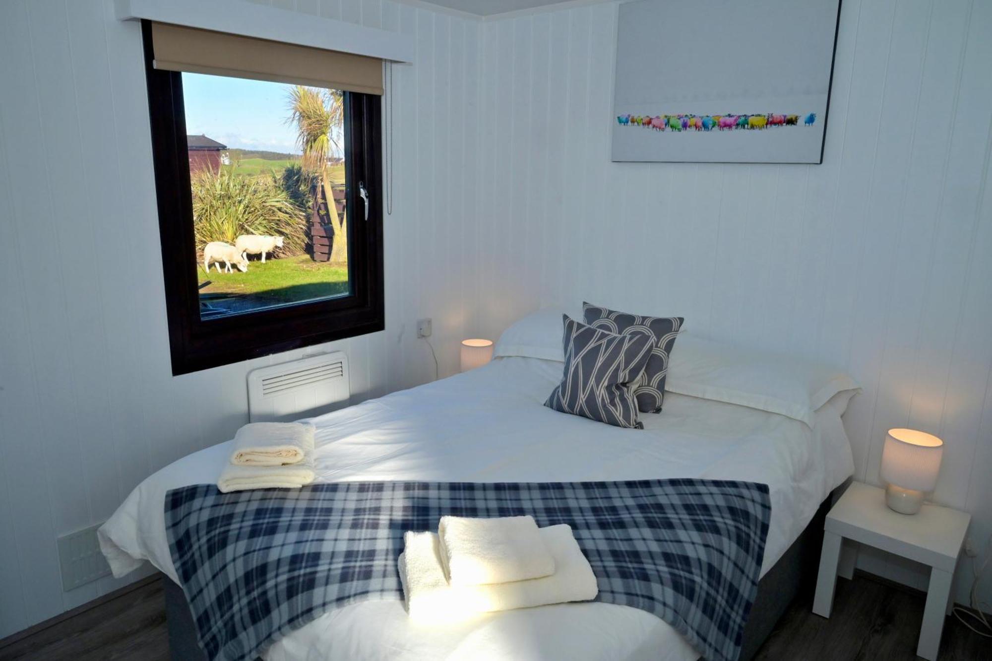 Lodge Cabin With Fabulous Views - Farm Holiday Stranraer Exterior foto